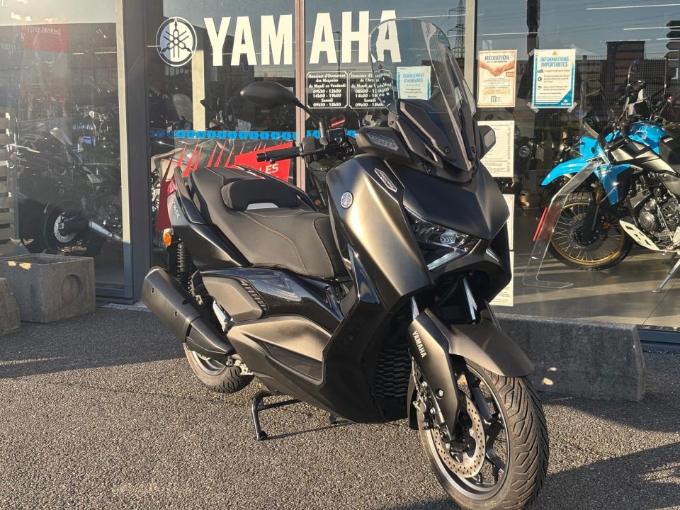 YAMAHA XMAX 300 Tech Max 4