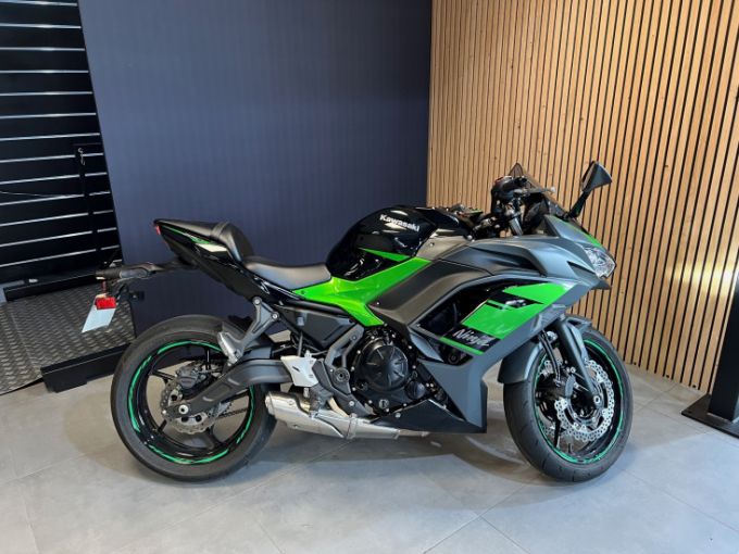 KAWASAKI NINJA 650 4