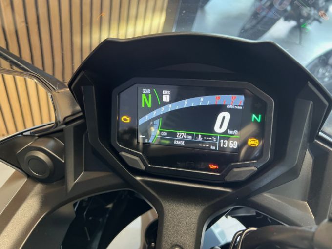 KAWASAKI NINJA 650 4