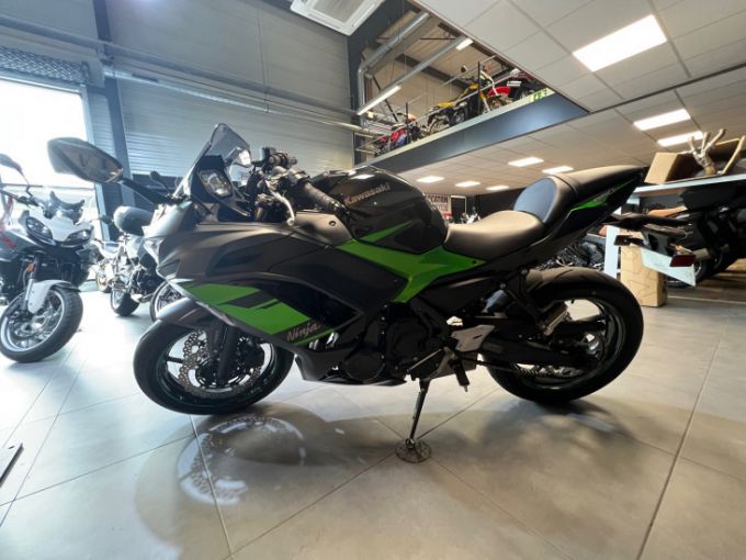 KAWASAKI NINJA 650 4
