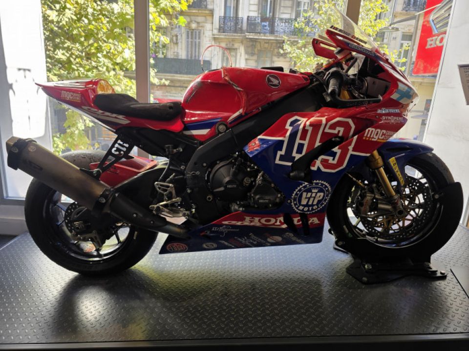 HONDA CBR1000RR FIREBLADE 4