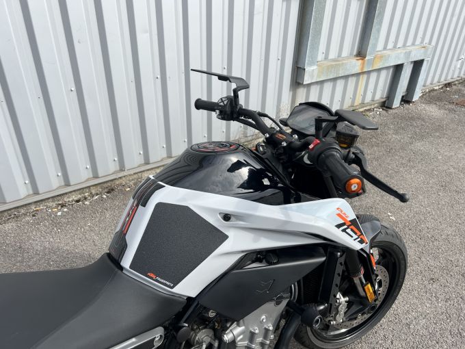 KTM 790 DUKE 4