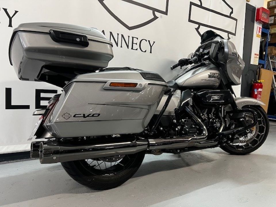 HARLEY-DAVIDSON TOURING STREET GLIDE 1977 CVO  4