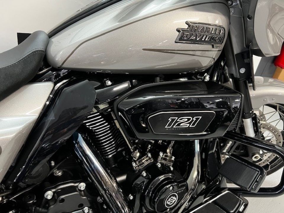 HARLEY-DAVIDSON TOURING STREET GLIDE 1977 CVO  4