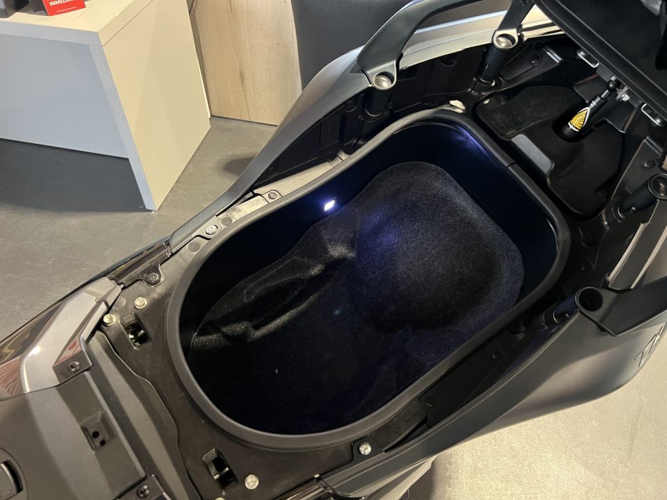 YAMAHA XP T-MAX 560 TECH MAX 4