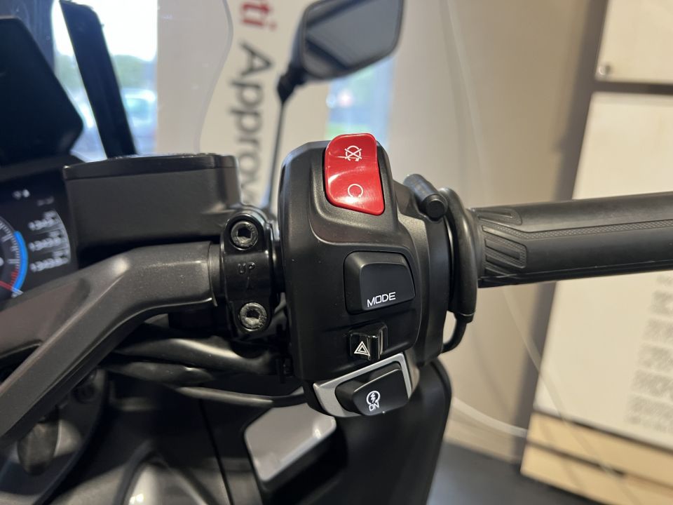 YAMAHA XP T-MAX 560 TECH MAX 4