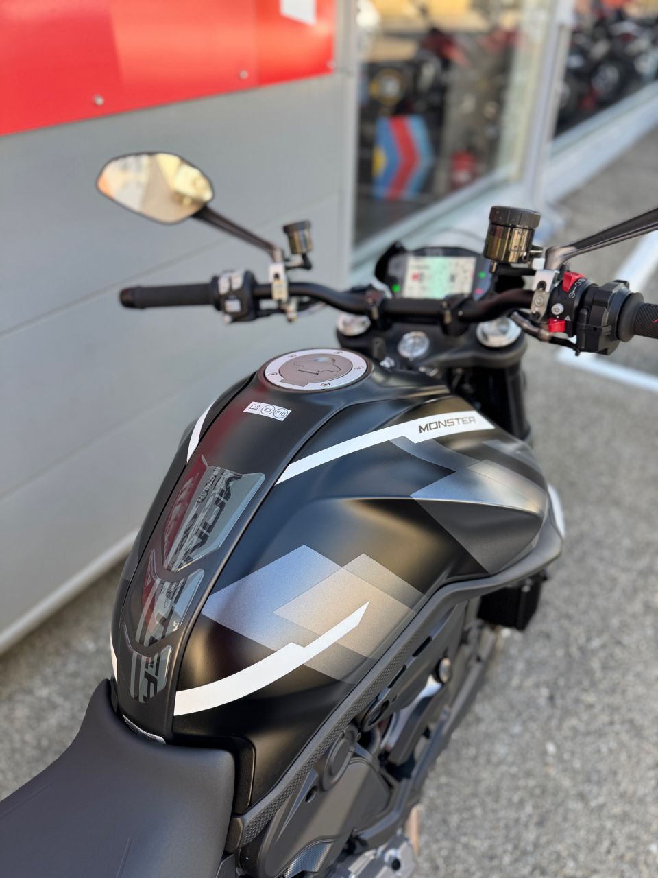 DUCATI MONSTER 950 4