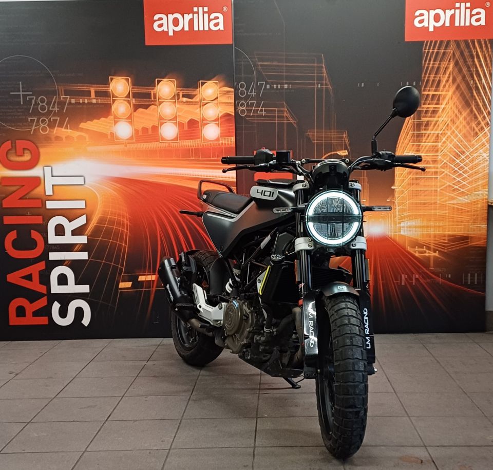 HUSQVARNA SVARTPILEN 401 4