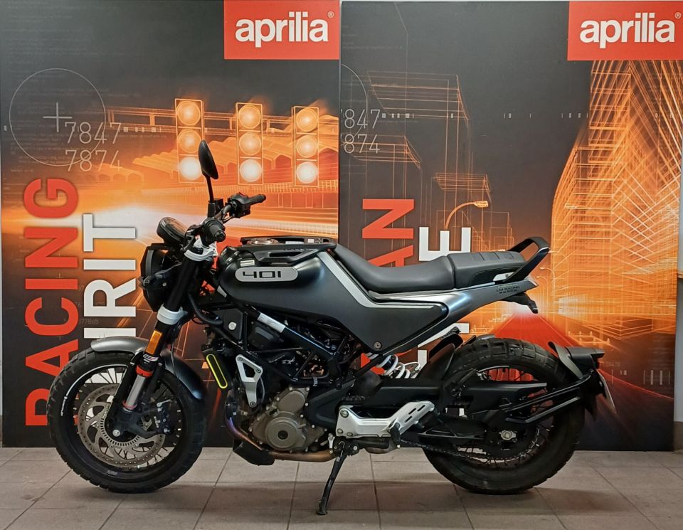 HUSQVARNA SVARTPILEN 401 4