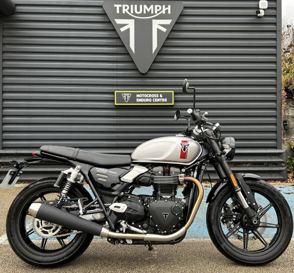 TRIUMPH SPEED TWIN 900 4