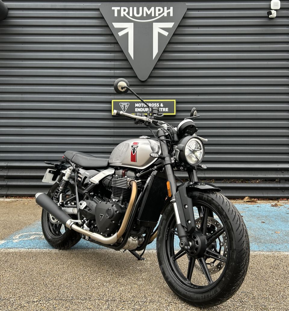 TRIUMPH SPEED TWIN 900 4