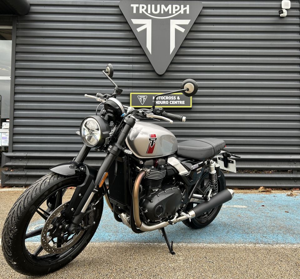 TRIUMPH SPEED TWIN 900 4