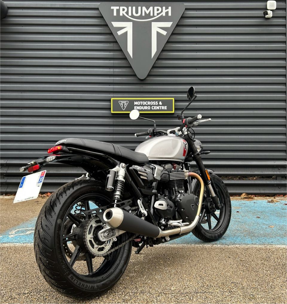 TRIUMPH SPEED TWIN 900 4