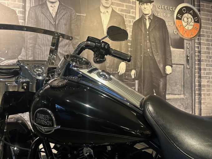 HARLEY-DAVIDSON TOURING ROAD KING 1584 4