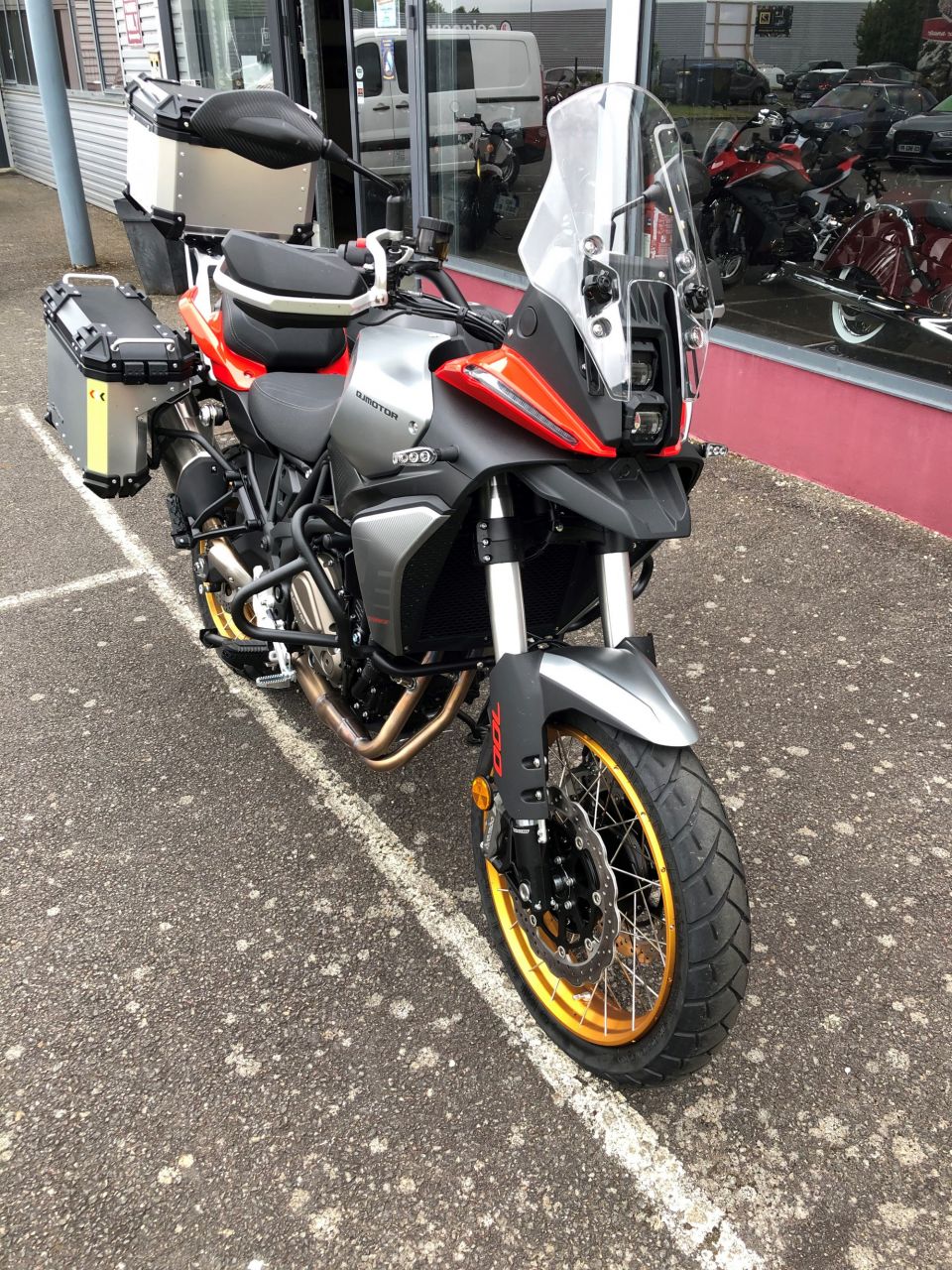 QJ MOTOR SRT 700 X TOURING 4