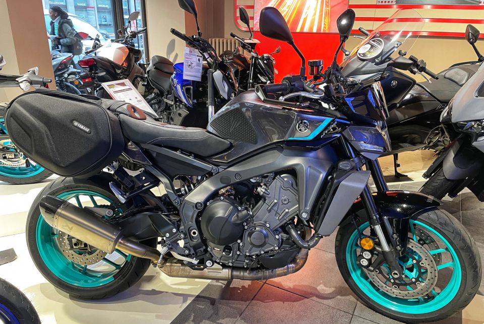 YAMAHA MT-09 4