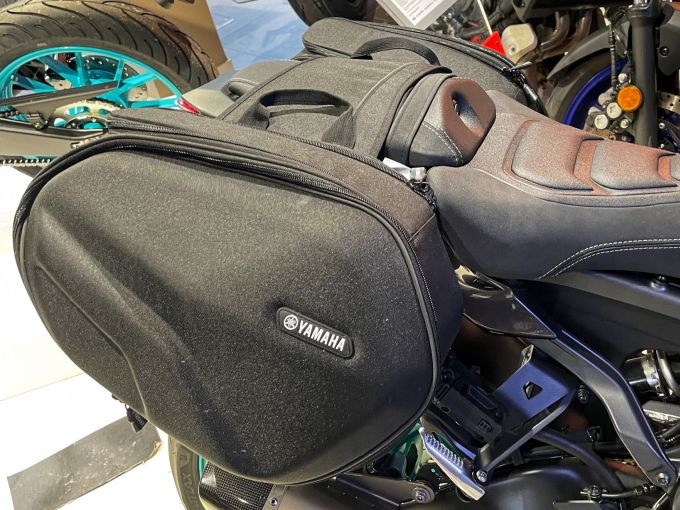 YAMAHA MT-09 4