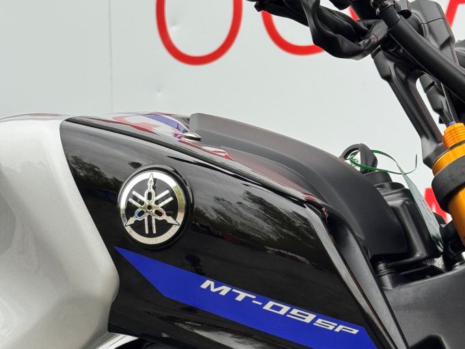 YAMAHA MT-09 SP 4