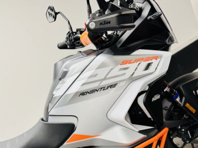 KTM 1290 SUPER ADVENTURE S 4