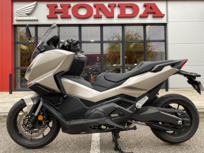 HONDA FORZA 750 4