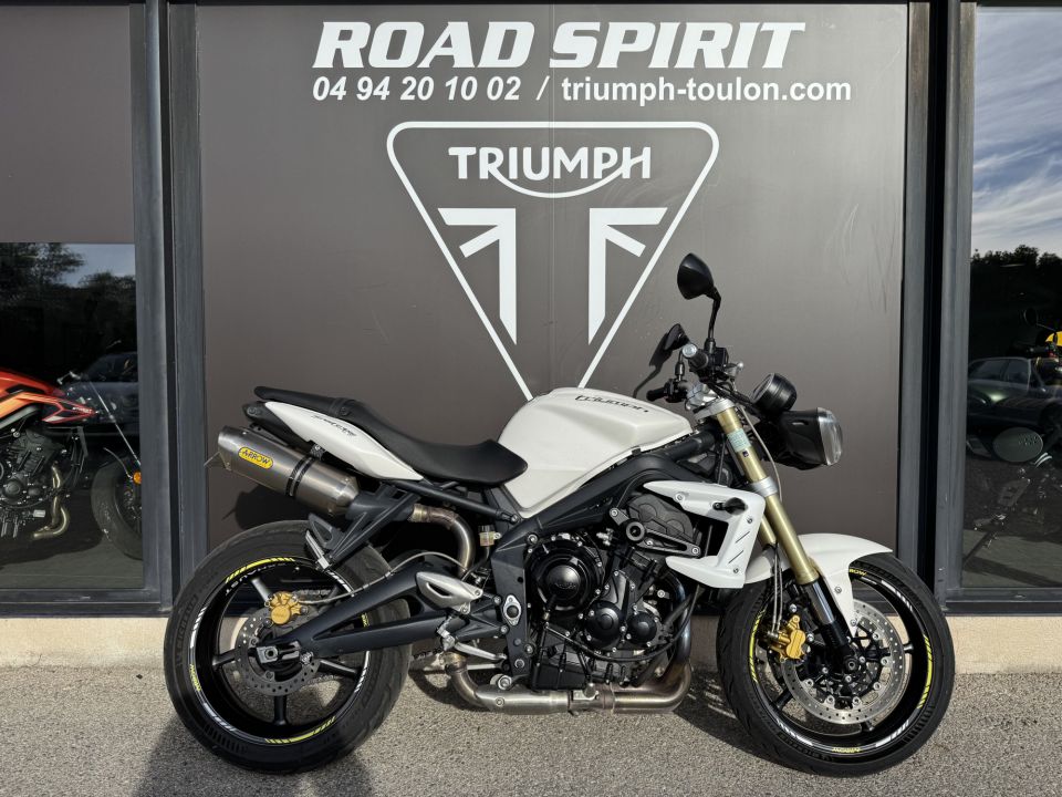 TRIUMPH STREET TRIPLE 675 4