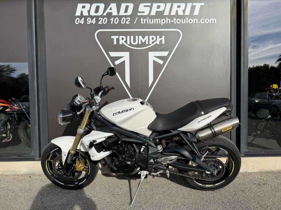 TRIUMPH STREET TRIPLE 675 4