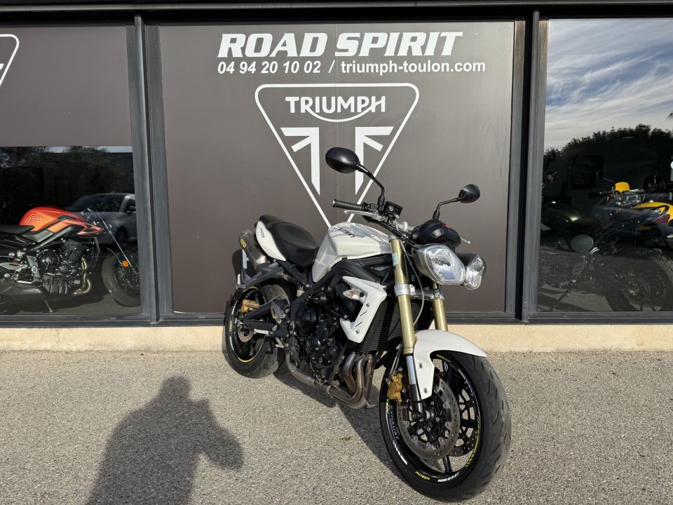 TRIUMPH STREET TRIPLE 675 4