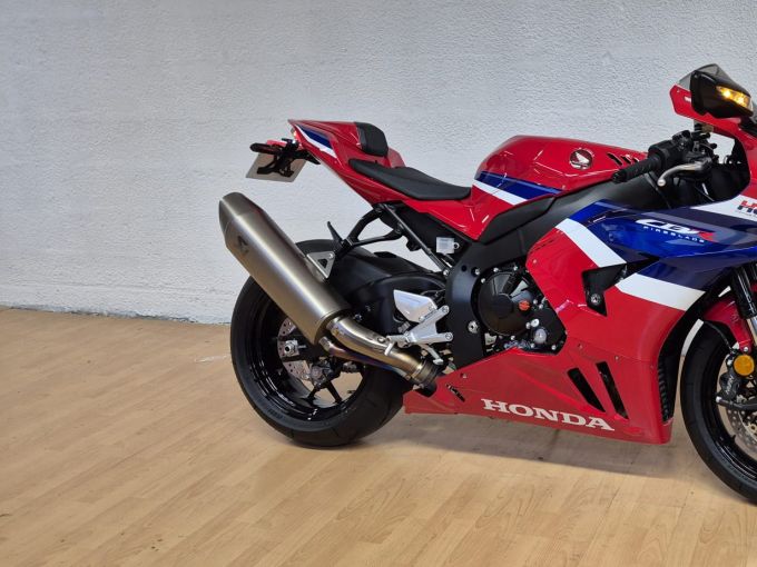 HONDA CBR 1000 RR FIREBLADE - HRC 4