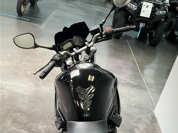 YAMAHA XJ6-N 4