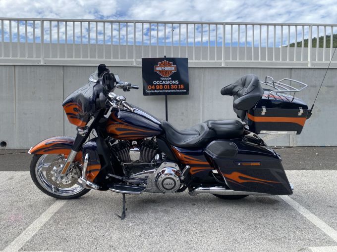 HARLEY-DAVIDSON TOURING STREET GLIDE 1800 ULTRA CVO 4