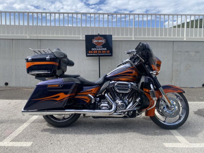 HARLEY-DAVIDSON TOURING STREET GLIDE 1800 ULTRA CVO 4