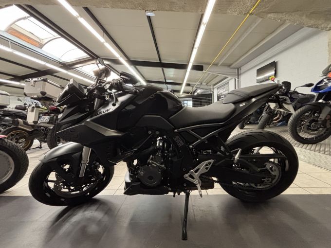 SUZUKI GSX-8S A2 4
