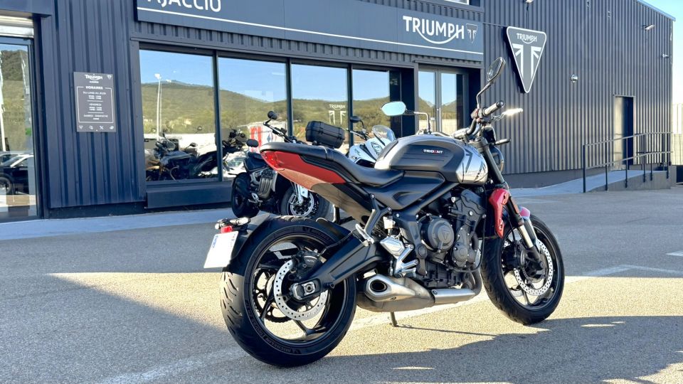 TRIUMPH TRIDENT 660 4