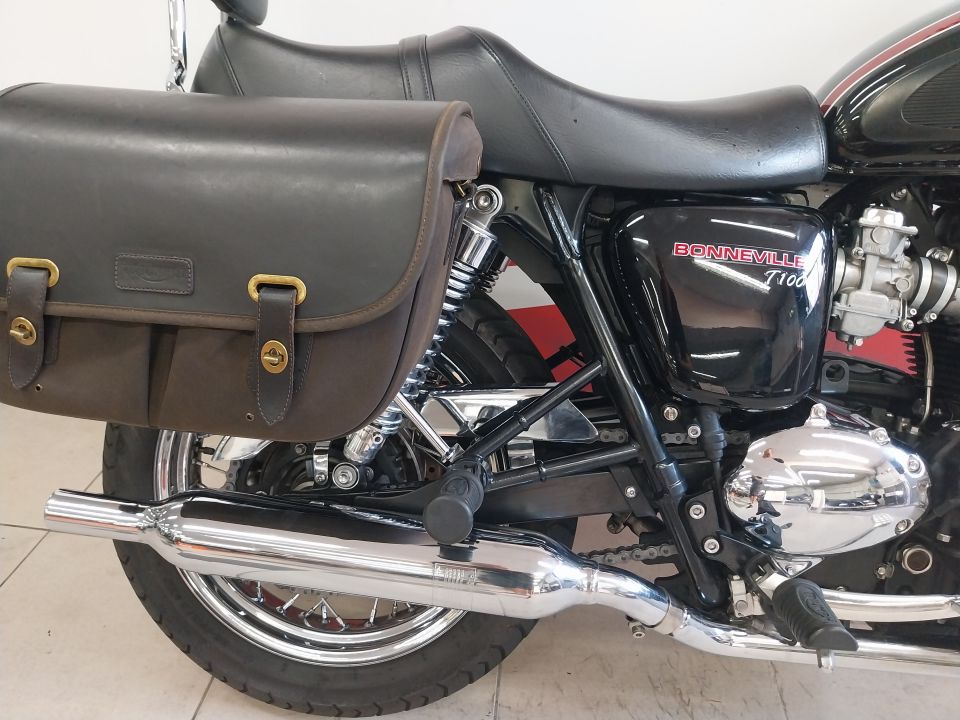 TRIUMPH BONNEVILLE 865 4