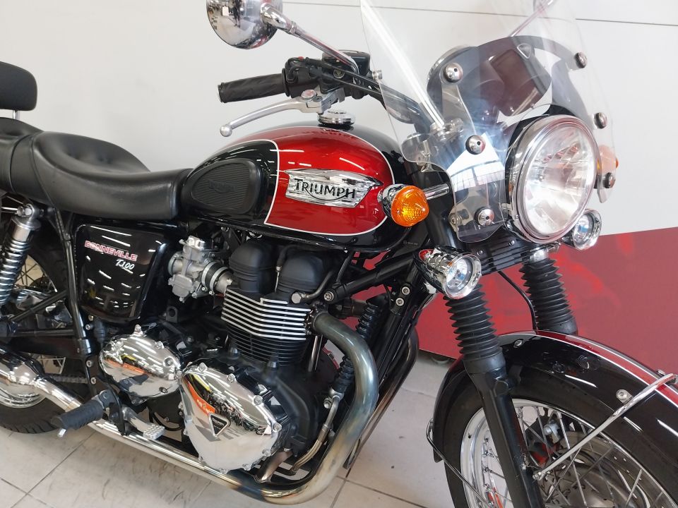 TRIUMPH BONNEVILLE 865 4