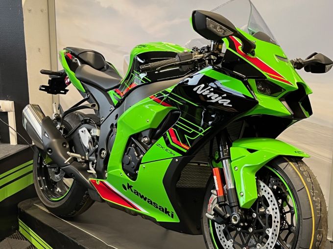 KAWASAKI ZX-10R 4