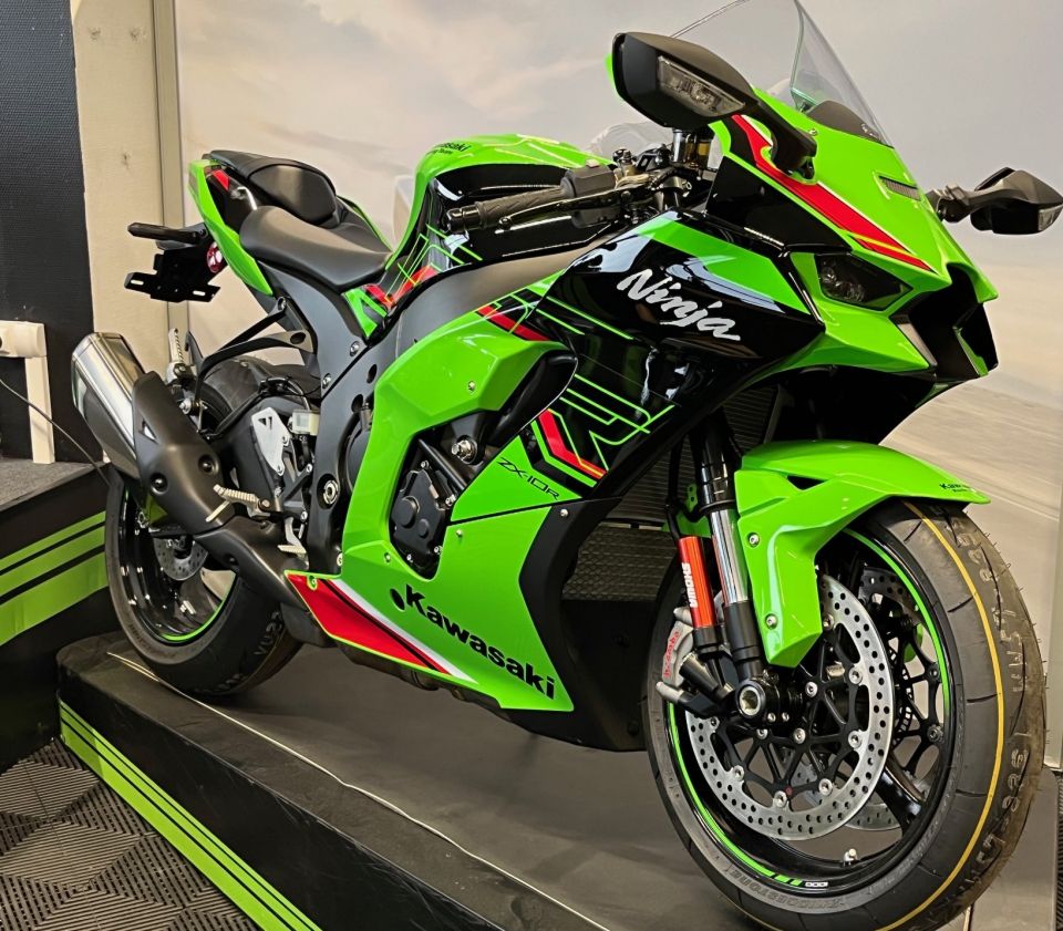 KAWASAKI ZX-10R 4