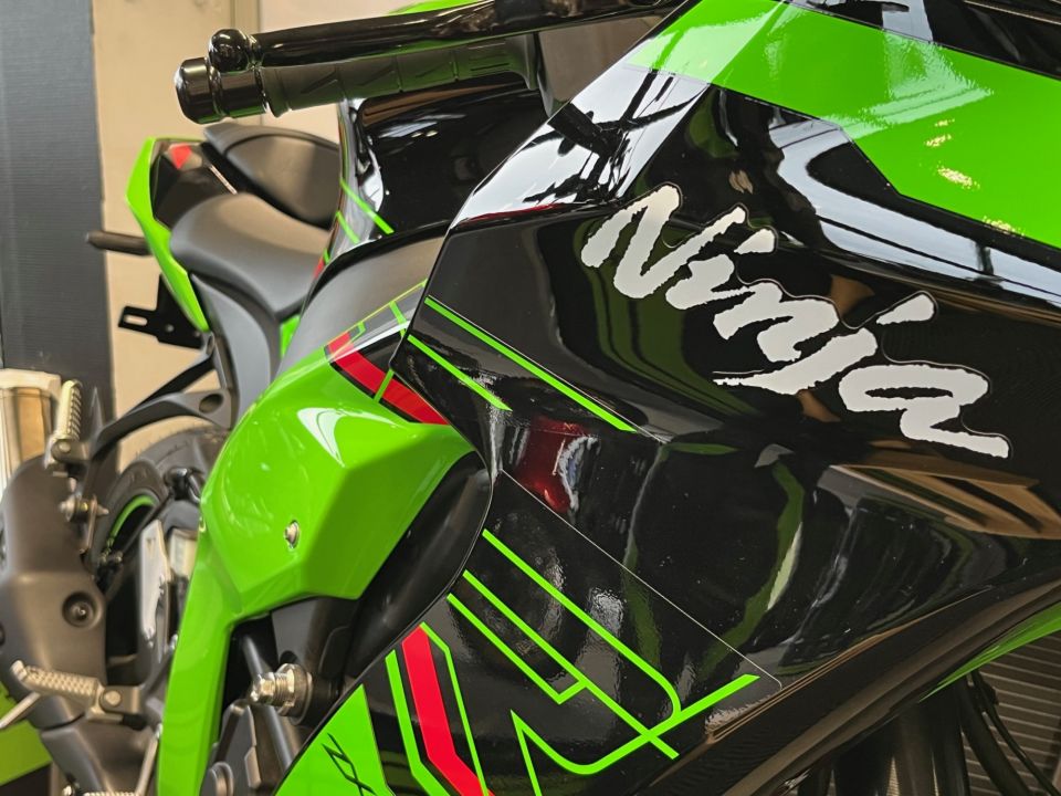 KAWASAKI ZX-10R 4