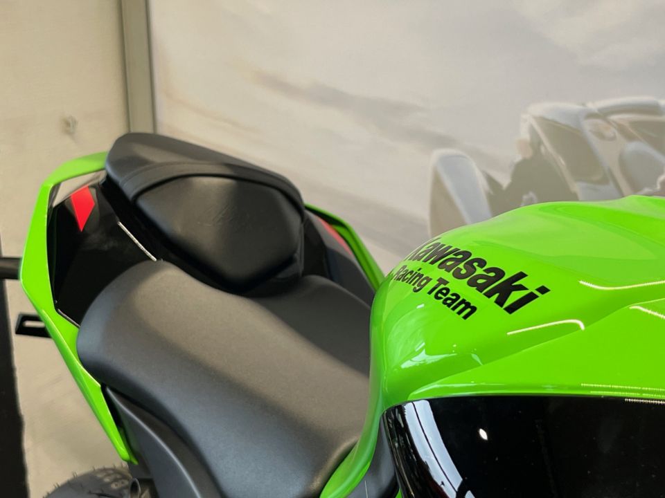 KAWASAKI ZX-10R 4