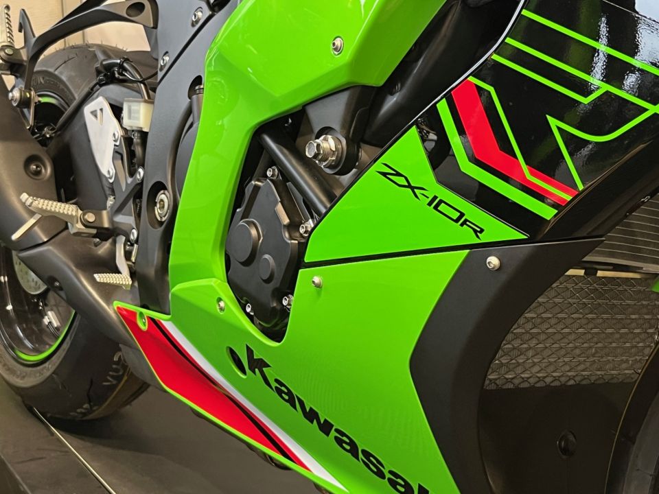 KAWASAKI ZX-10R 4