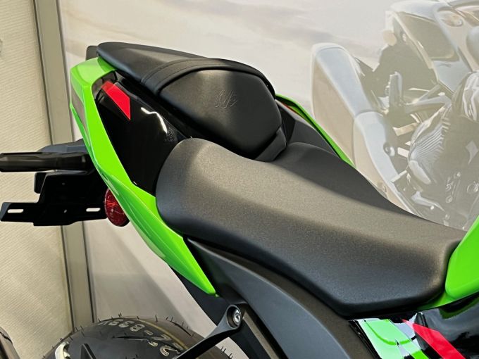 KAWASAKI ZX-10R 4