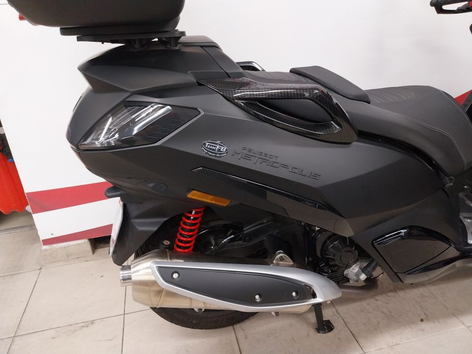 PEUGEOT METROPOLIS BLACK EDITION 4