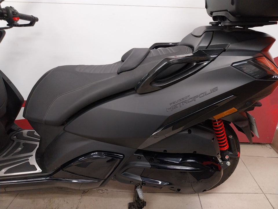 PEUGEOT METROPOLIS BLACK EDITION 4