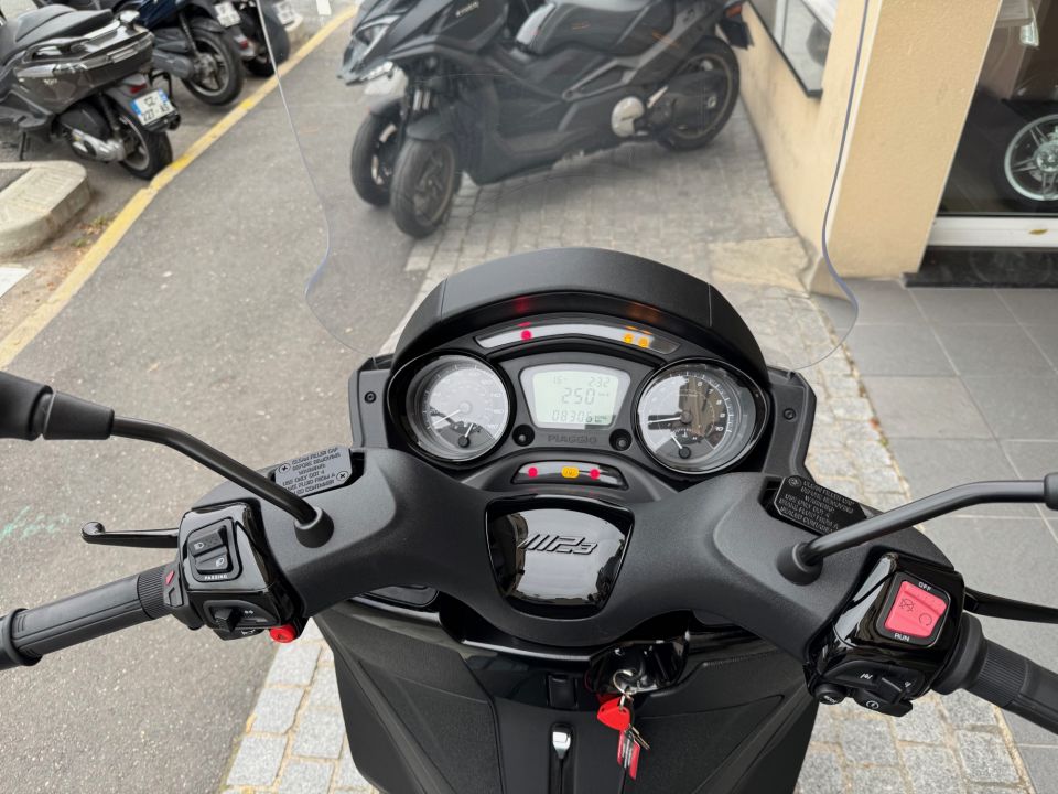 PIAGGIO MP3 300 HPE SPORT ABS ASR 4