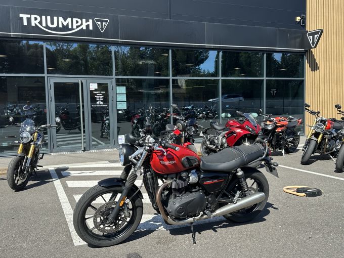 TRIUMPH STREET TWIN  900 4