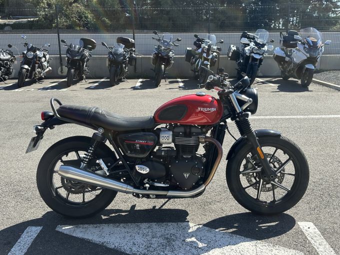 TRIUMPH STREET TWIN  900 4