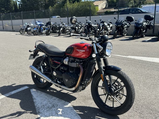 TRIUMPH STREET TWIN  900 4