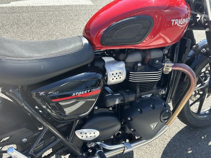 TRIUMPH STREET TWIN  900 4
