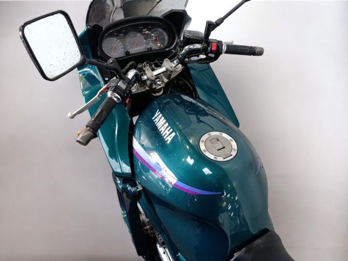 YAMAHA XJ 900 DIVERSION 4