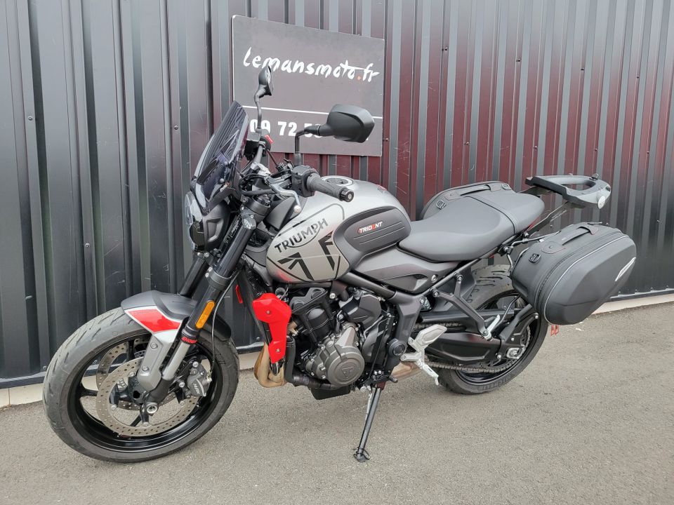 TRIUMPH TRIDENT 660 4